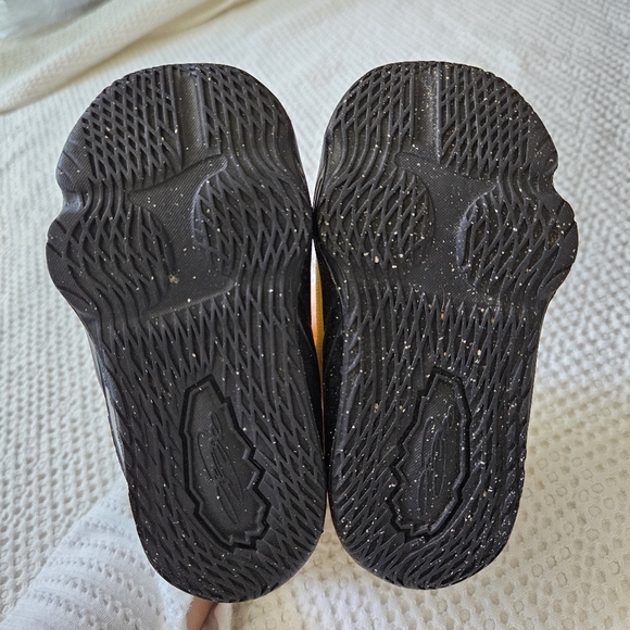 Nike LeBron 17 AutoVelcro 'Chrome Yellow'. Toddler. Size 7C - Picture 6 of 7